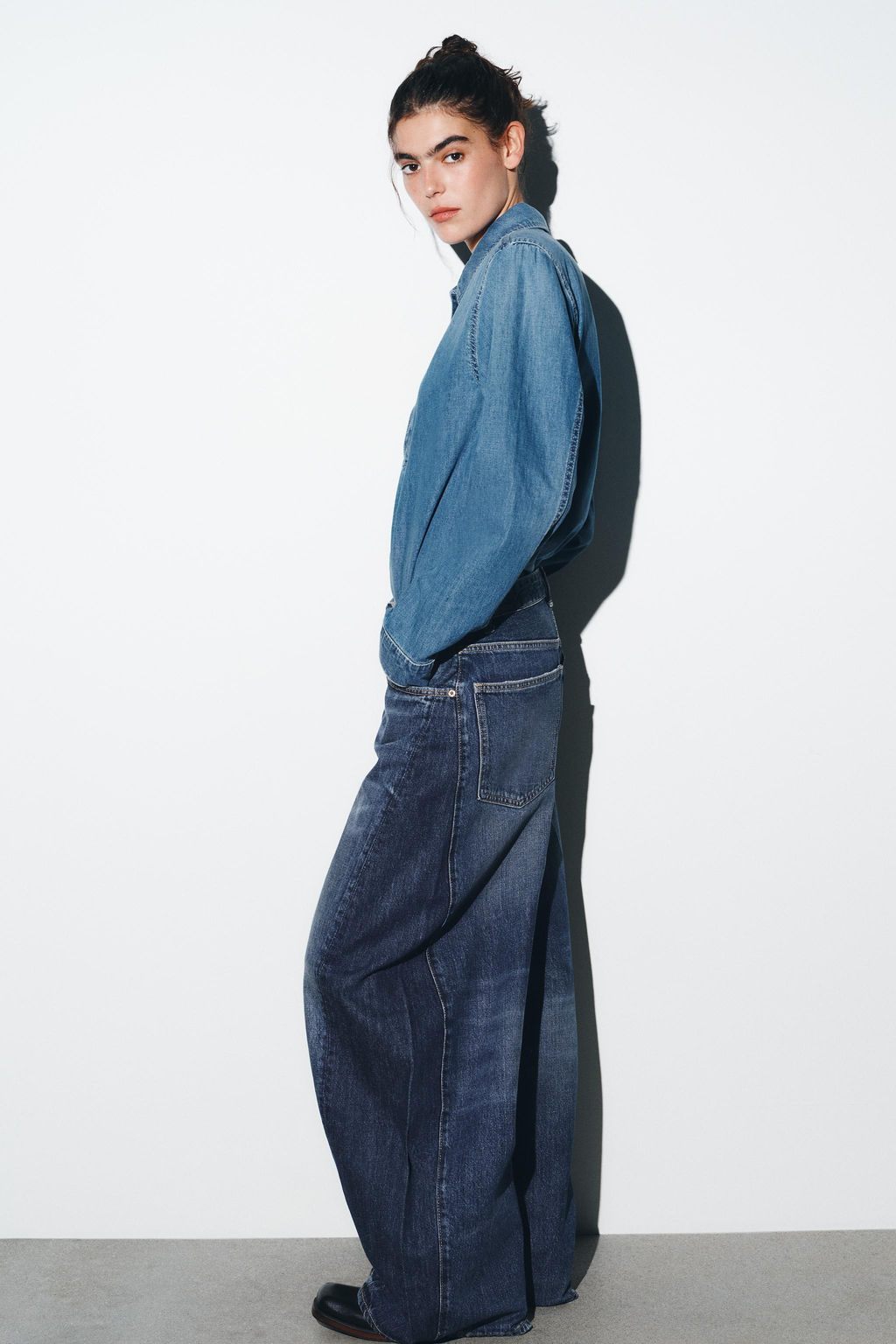 HIGH-WAIST TRF OVERSIZE BALLOON JEANS - Zara фото 4