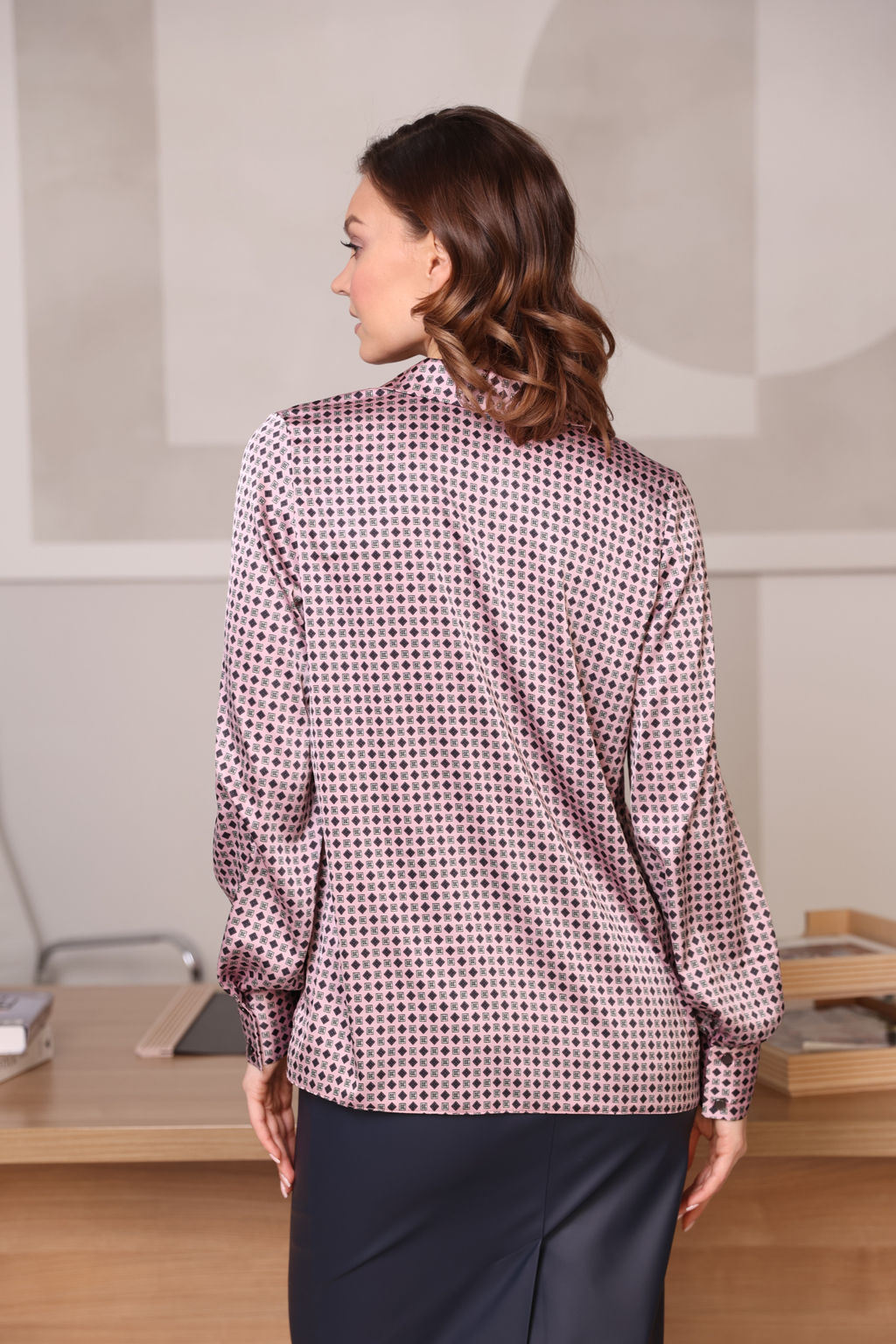 Блузка с V-образным вырезом и воротником - Looklikecat фото 4