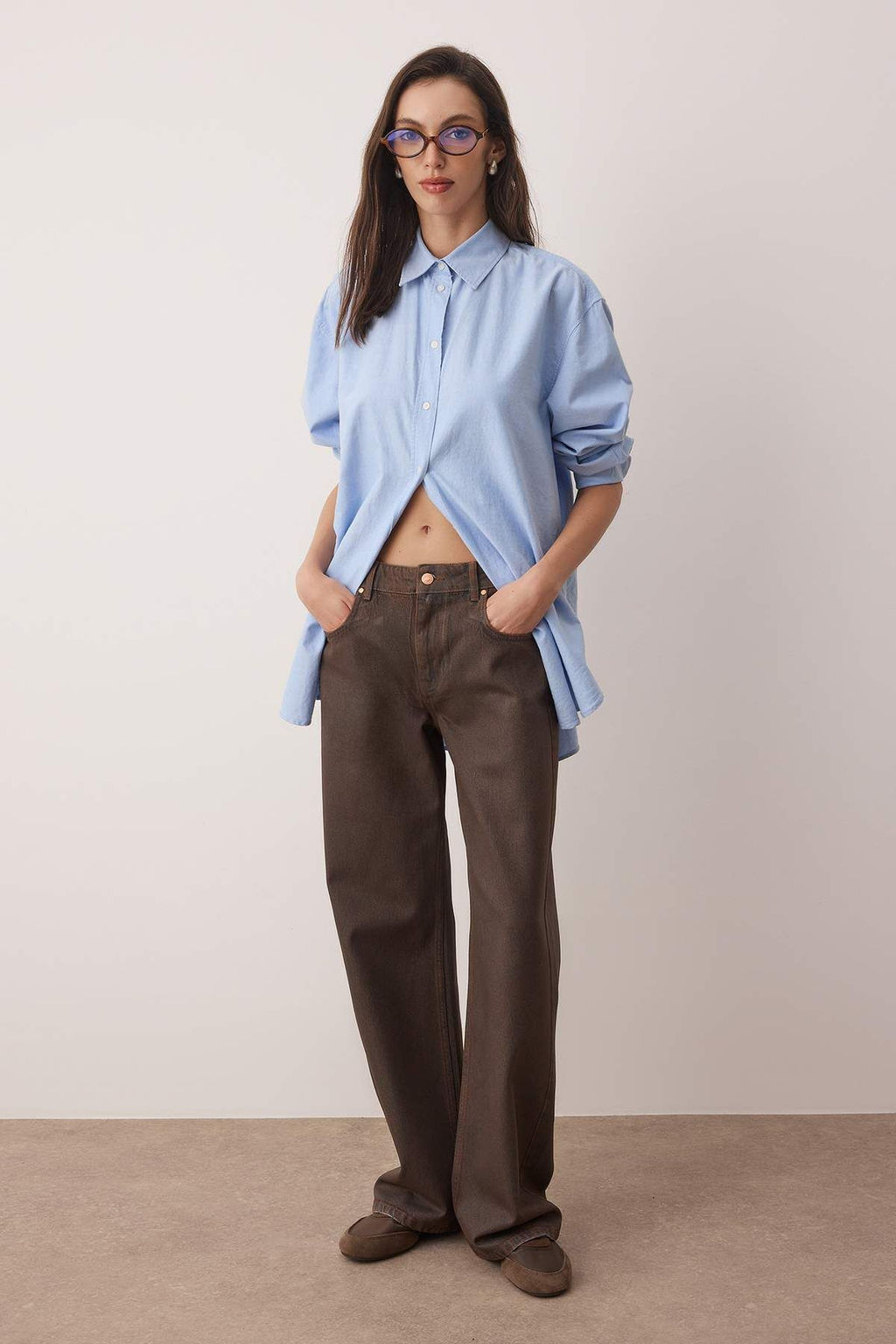 Kahverengi Normal Bel Denim Uzeri Kaplama Detayl? Deri Gorunumlu Wide Leg Jeans TWOAW26JE00117 - Trendyolmilla фото 2