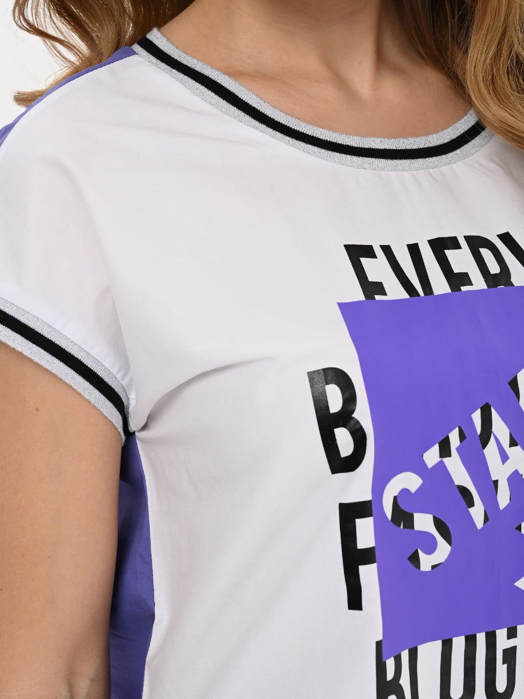 футболка Блузон из хлопчатобумажной ткани с яркими вставками и принтом - А+б коллекция фото 15