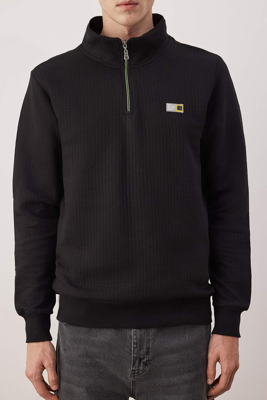 Siyah Regular/Normal Kesim Dokulu Etiket Detayl? Fermuarl? Sweatshirt TMNAW26SW00062 - Trendyolmilla фото 3