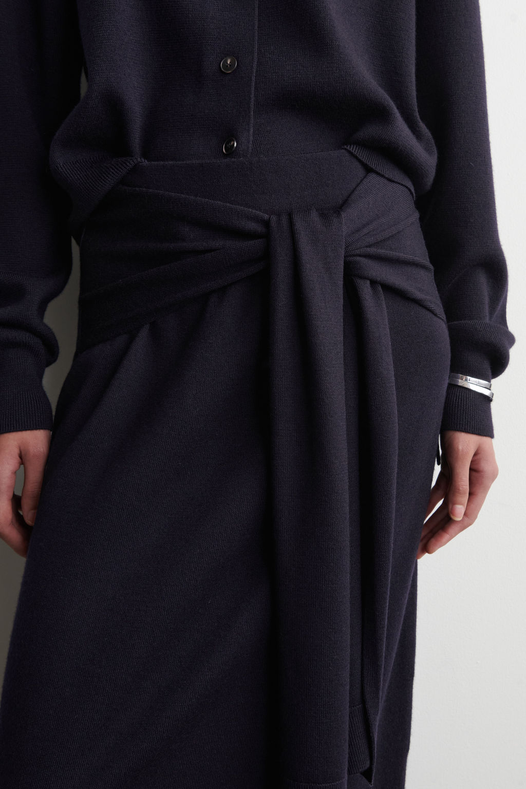 FALDA MIDI DE LANA MERINO CON LAZADA EN LA CINTURA - H&m фото 6