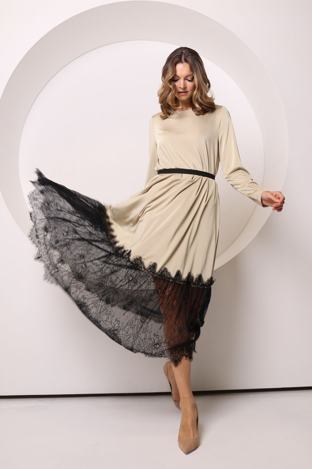 Платье расклёшенное с кружевом - Looklikecat фото 3