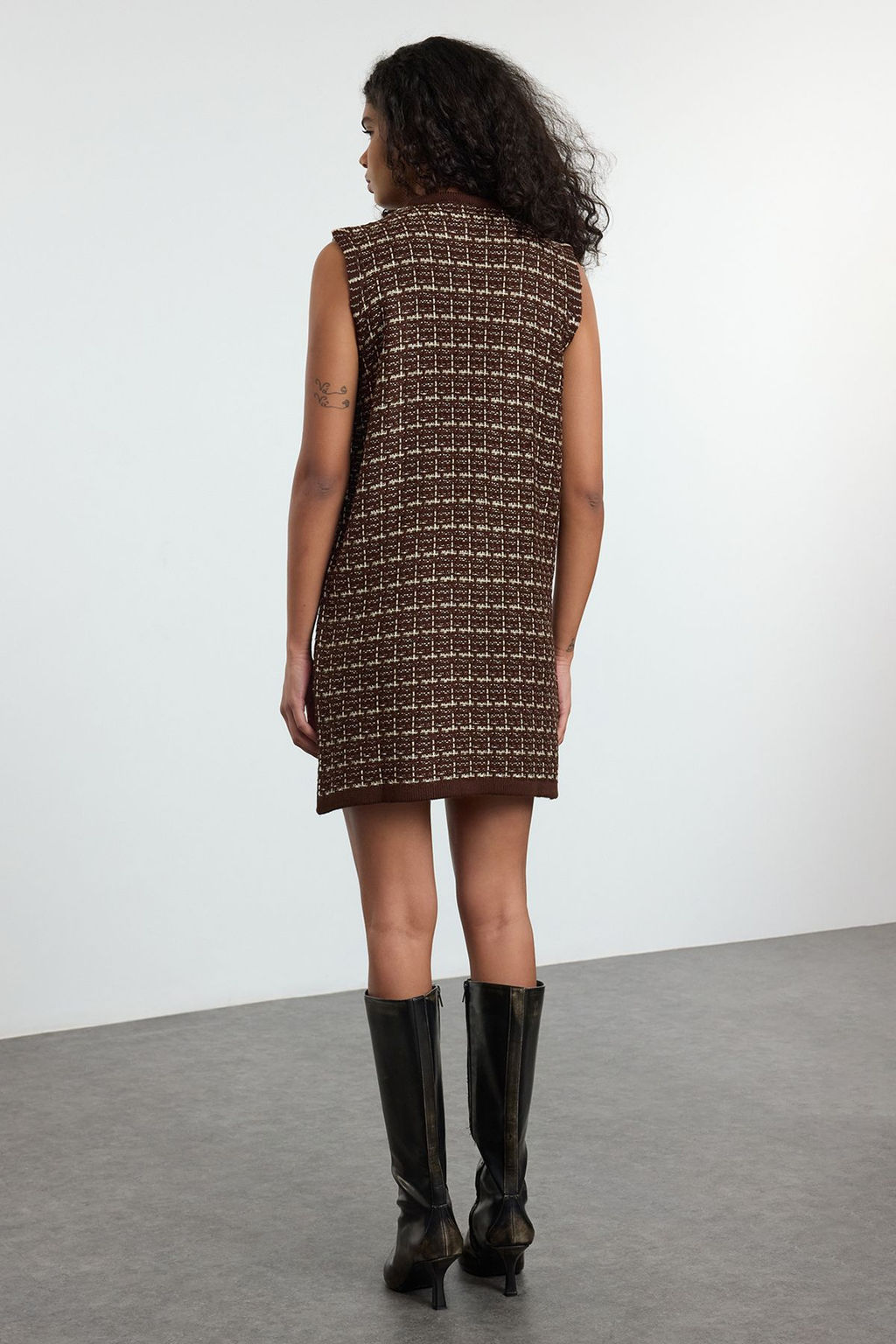 Kahverengi Dokulu K?sa / Mini Tuvit Gorunumlu Simli Triko Elbise TWOAW25EL00542