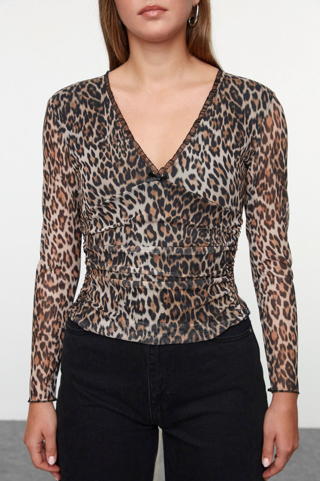 Cok Renkli Leopar Bask?l? Fiyonklu Fitted/Vucuda Oturan V Yaka Esnek Orme Bluz TWOAW25BZ00263 - Trendyolmilla фото 3