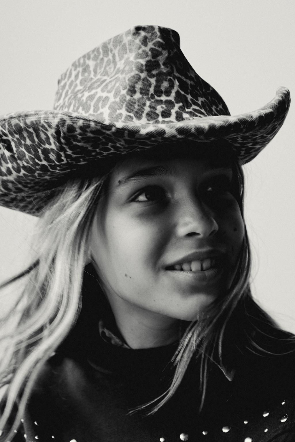 SWEATSHIRT WITH STUDS - Zara фото 2