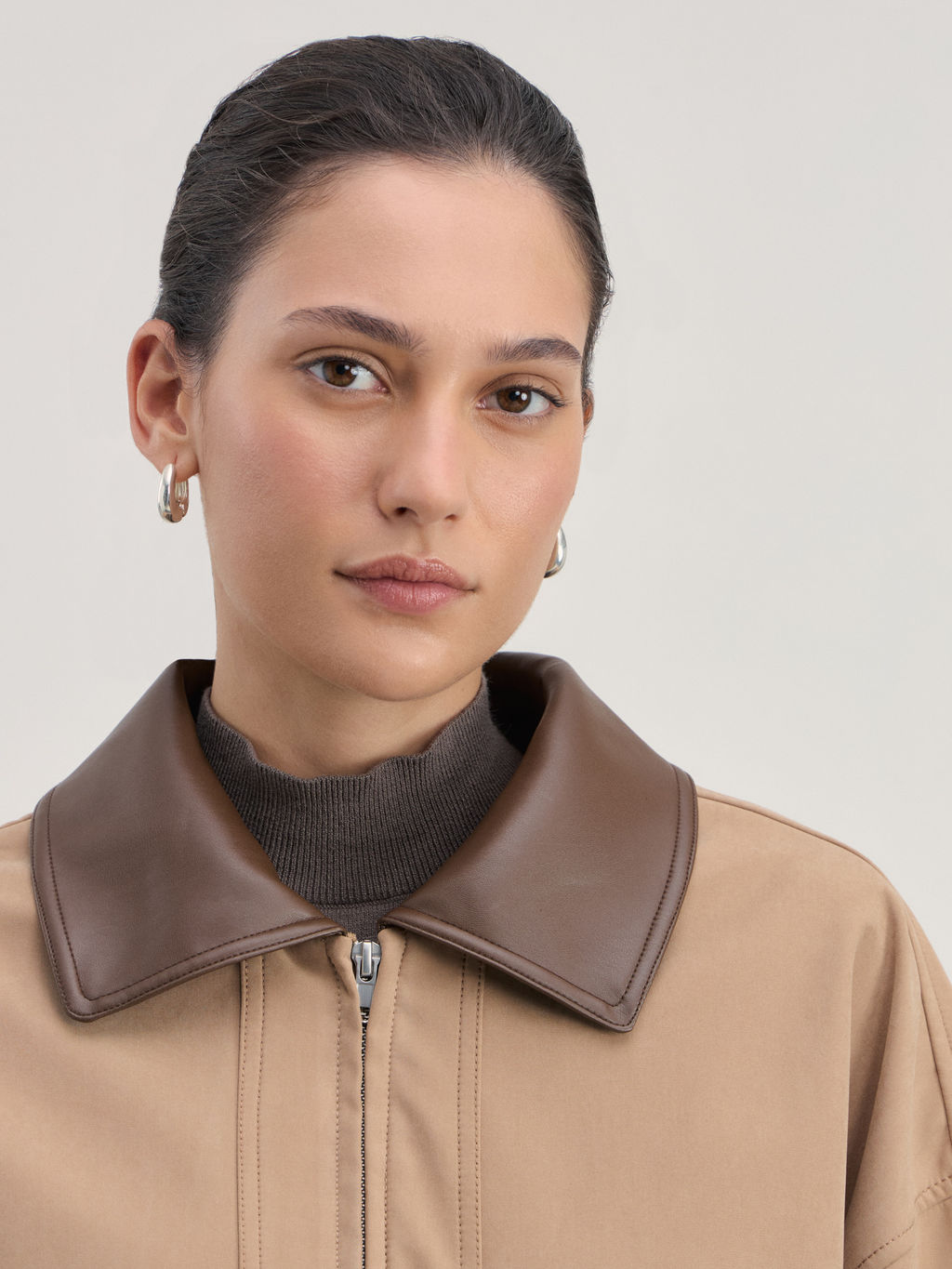 Куртка с накладными карманами и акцентным воротником / Zarina  фото 7