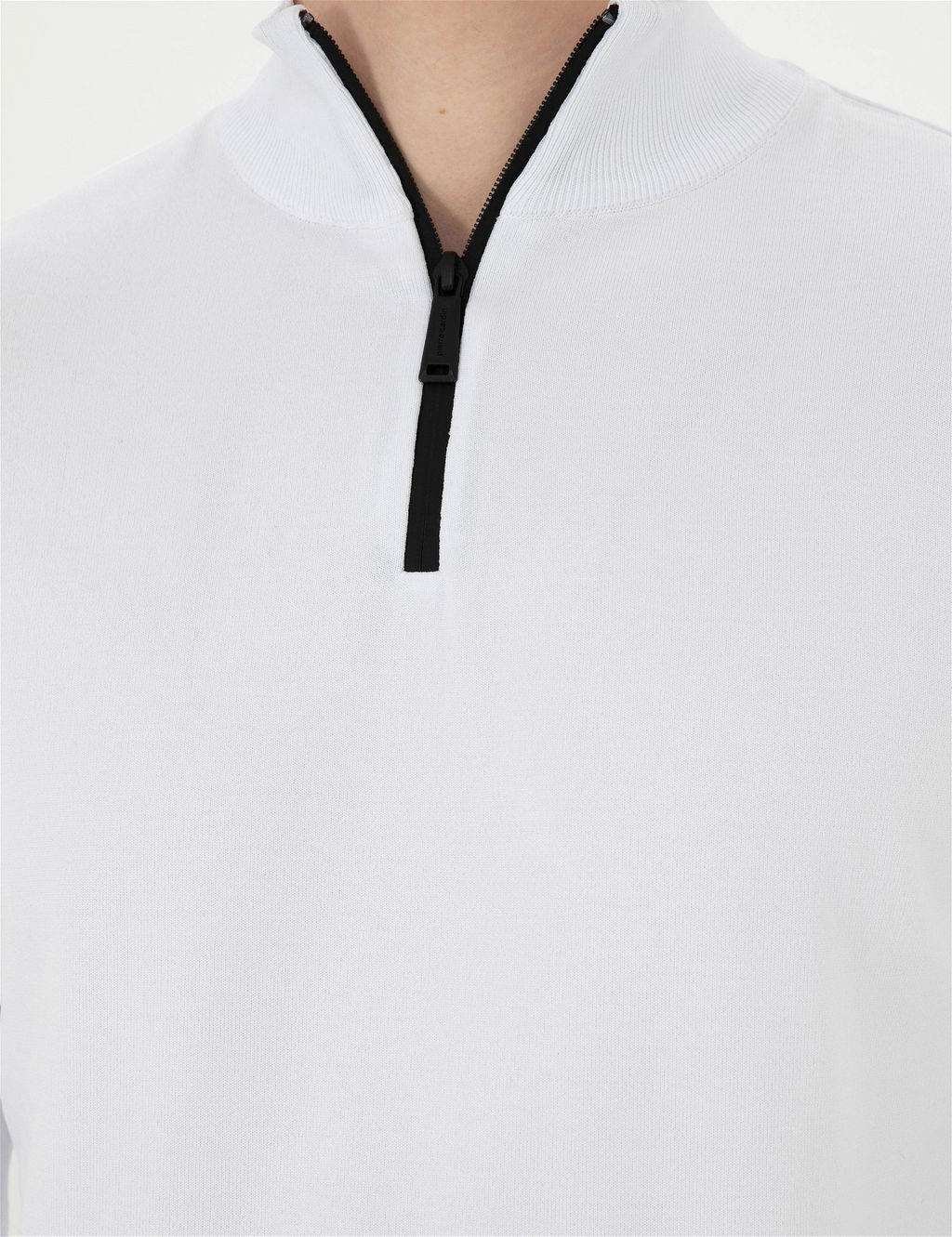 Ekru Slim Fit Fermuarl_ Dik Yaka Triko Kazak