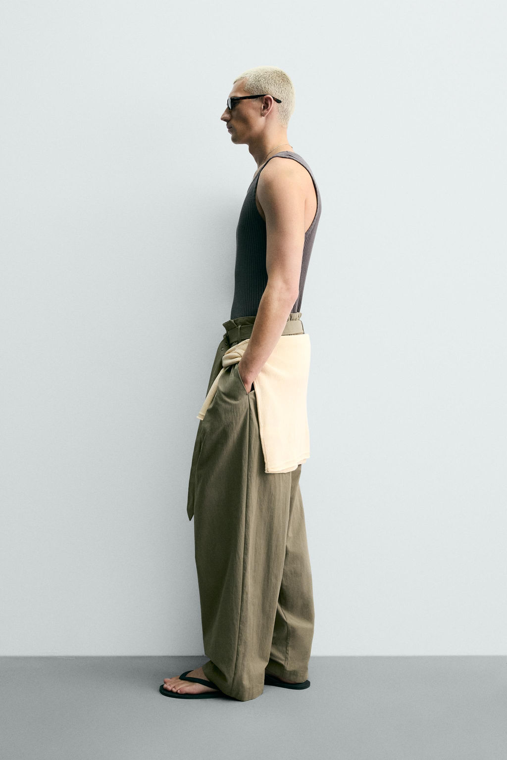 PANTAL?N WIDE FIT PLIEGUES CINTUR?N / Verde fl?or - Zara фото 4