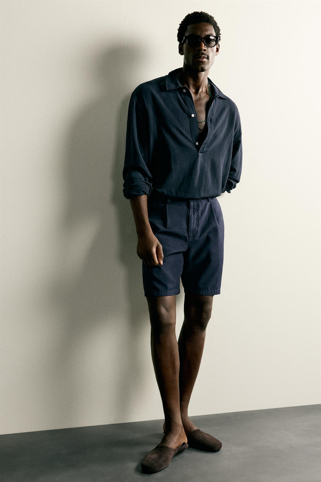 BERMUDA PLIEGUES REGULAR FIT / Marino
