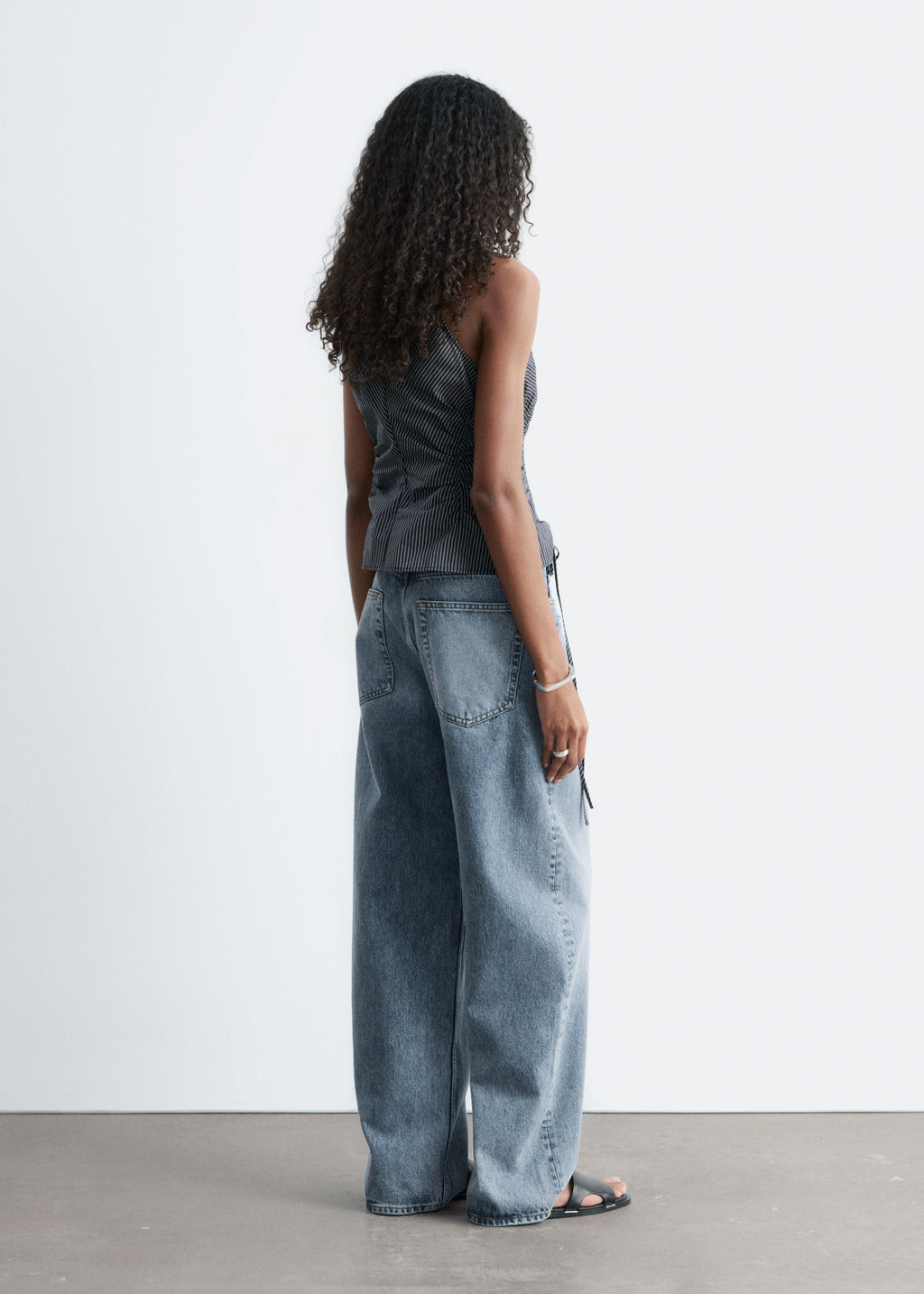 Top sin mangas con cord?n de ajuste - H&m фото 3