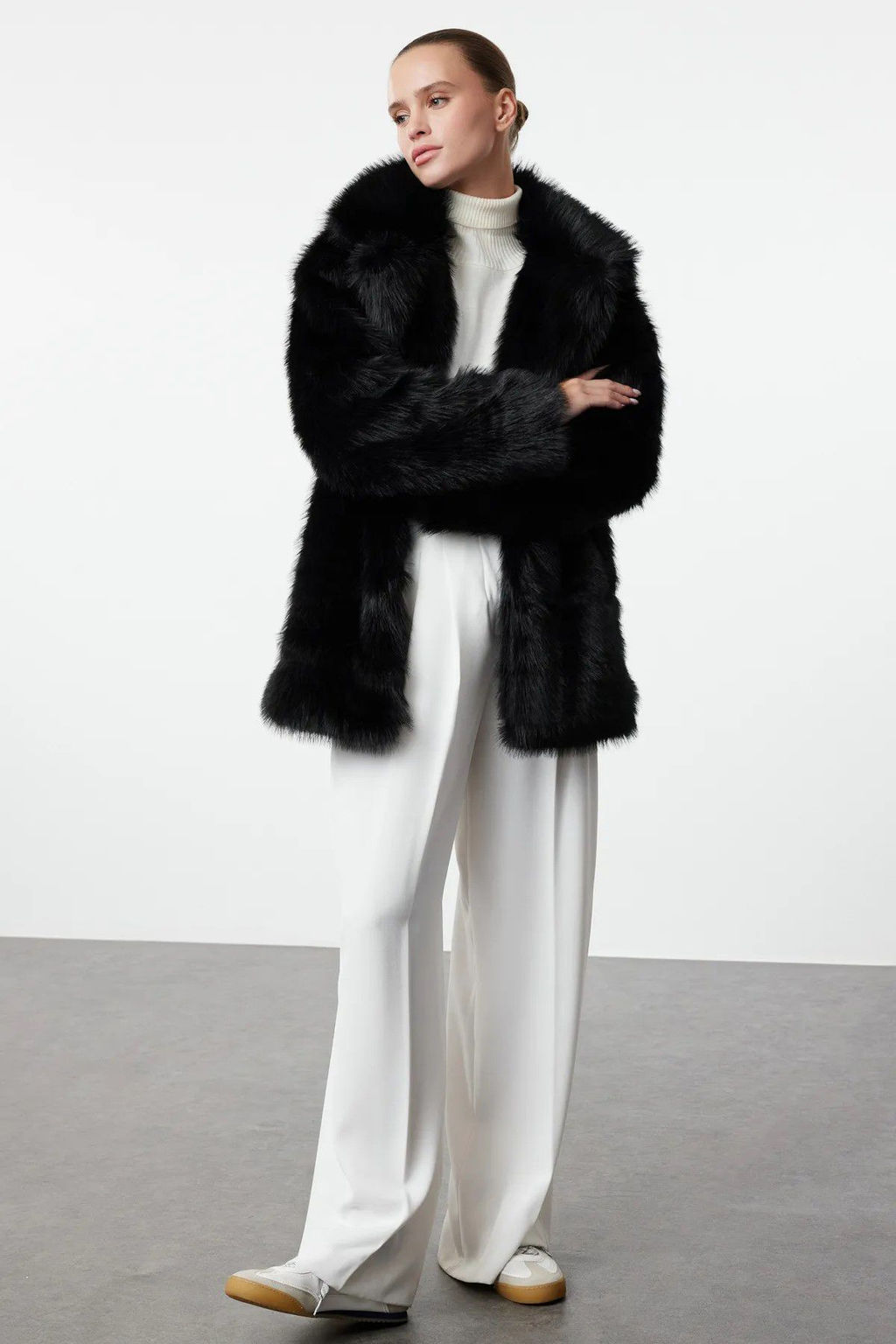 Siyah Oversize Kal?p Kurk Mont TWOAW25MO00155 - Trendyolmilla фото 2