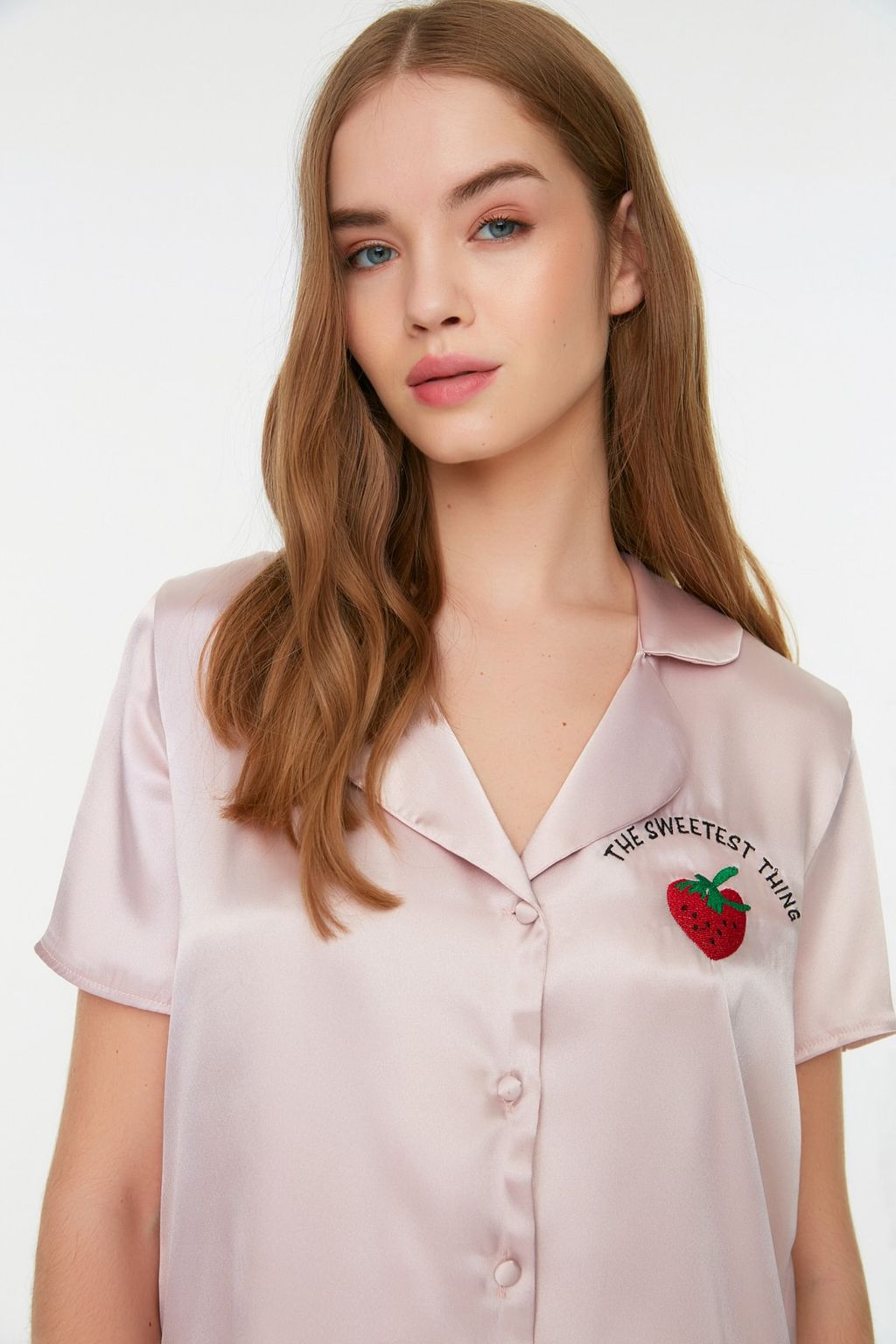 Trendyolmilla Siyah Cilek ve Slogan Nak?sl? Saten Sortlu Dokuma Pijama Tak?m? THMSS22PT0395 фото 14