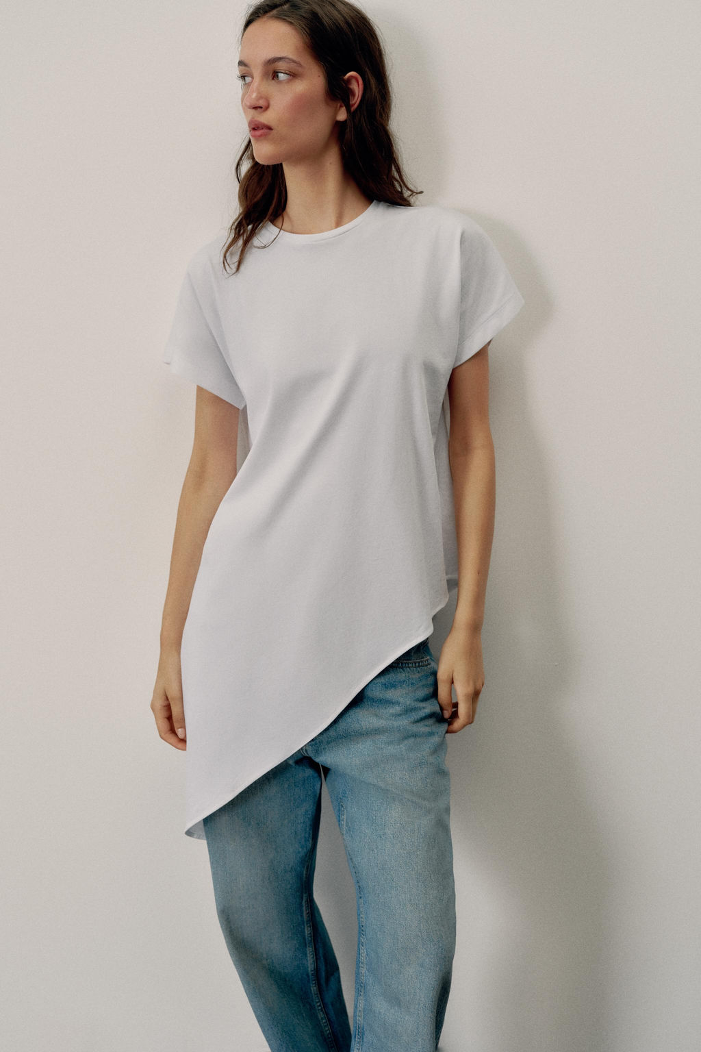 CAMISETA ASIM?TRICA MANGA CORTA / Blanco - Zara фото 2