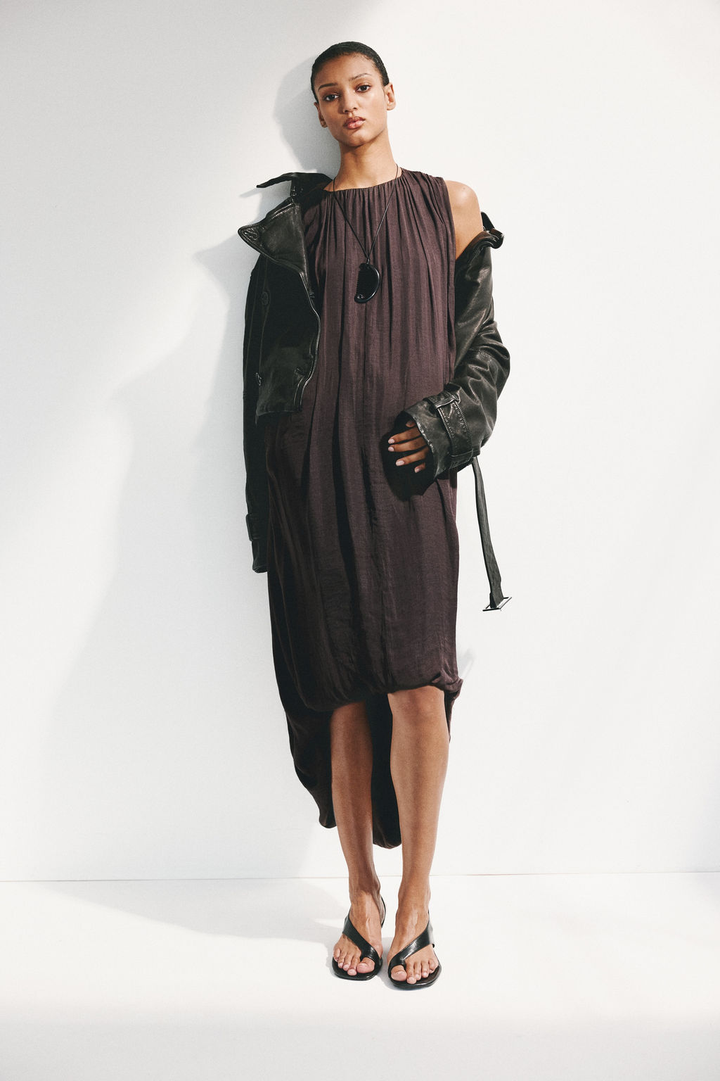 Vestido drapeado con bajo globo - H&m фото 5