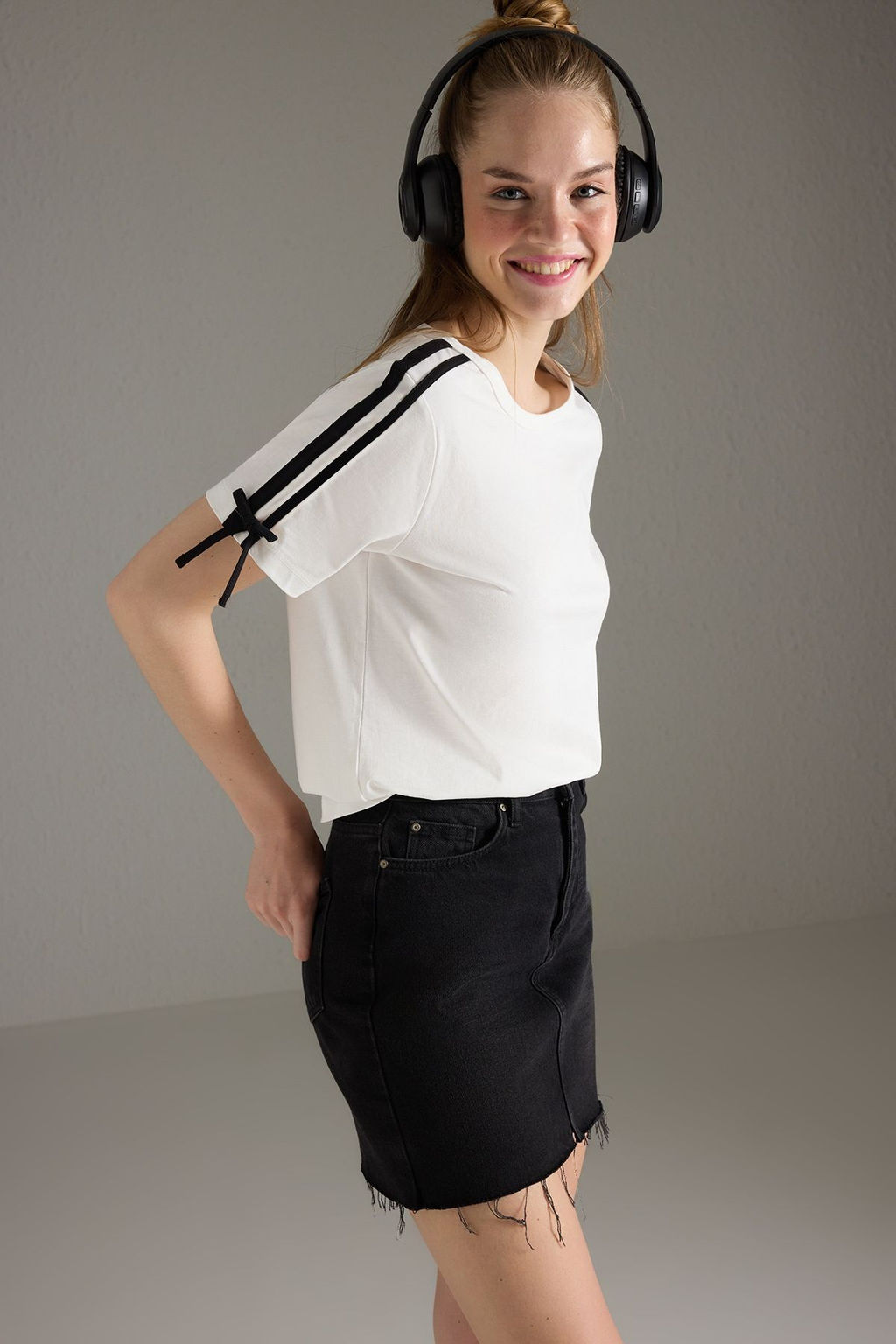 Trendyolmilla Ekru %100 Pamuk Ekstrafor Fiyonk Detayl? Orme T-Shirt TWOSS25TS00199