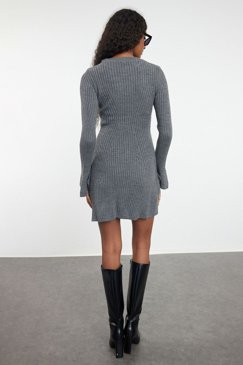 TRENDYOLMILLA Antrasit Mini Triko A-Line Formda Elbise TWOAW25EL00030 фото 19