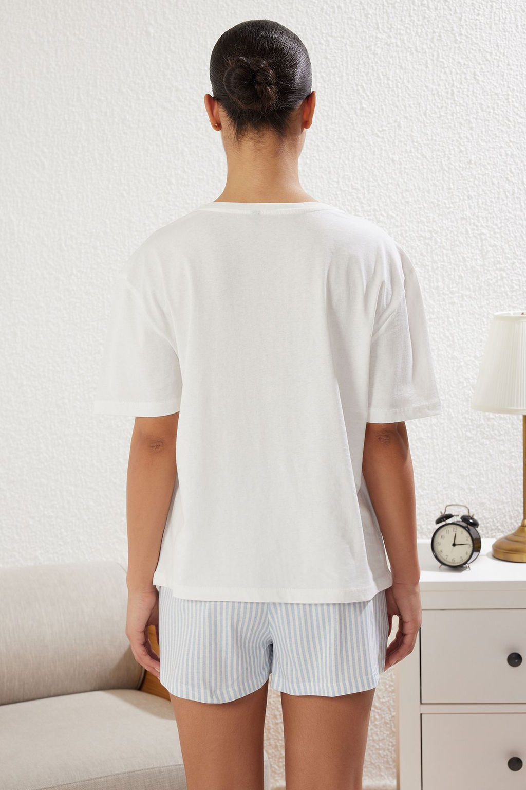 Trendyolmilla Ekru-Mavi %100 Pamuklu Cizgili Bask?l? Sortlu Orme Pijama Tak?m? THMSS25PT00214 фото 5