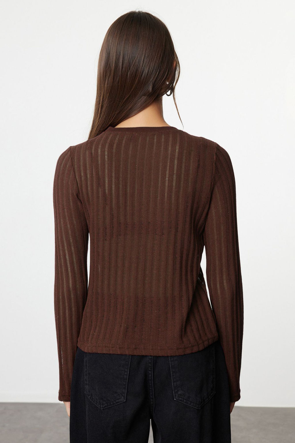 Koyu Kahverengi Transparan Triko Gorunumlu Kumas Regular Boy Bisiklet Yaka Orme Bluz TWOAW24BZ00094