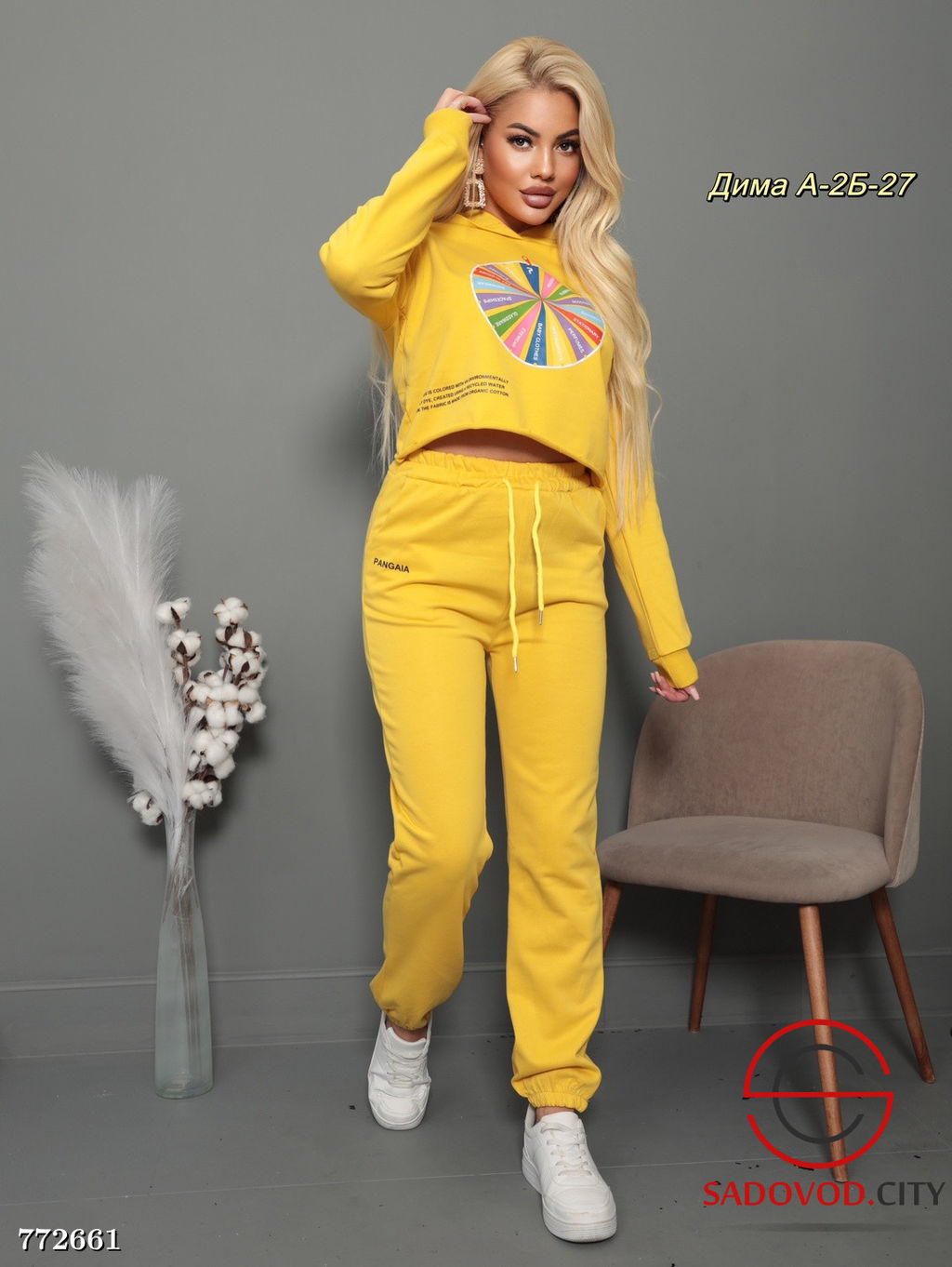 Женский спортивный костюм