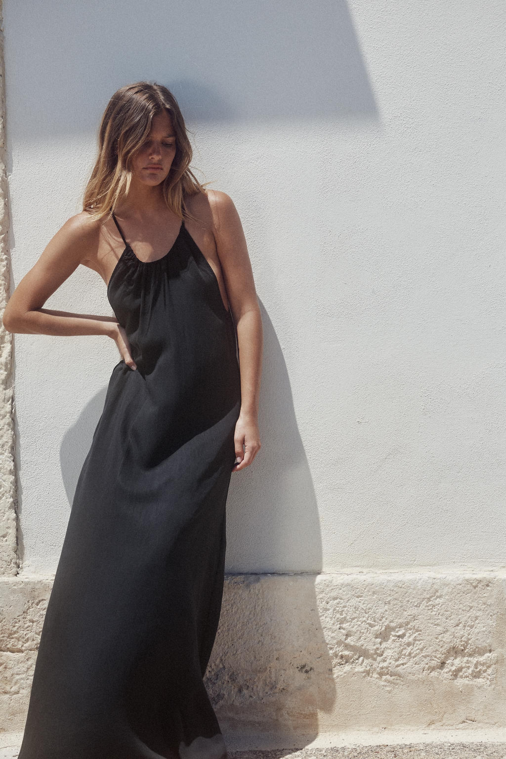 HALTERNECK DRESS WITH GATHERING - Zara фото 9