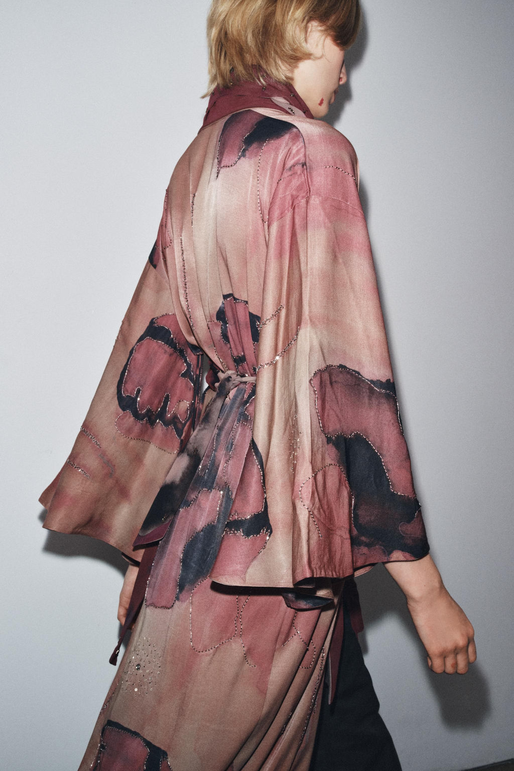 LIMITED EDITION BEADED PRINTED KIMONO - Zara фото 3