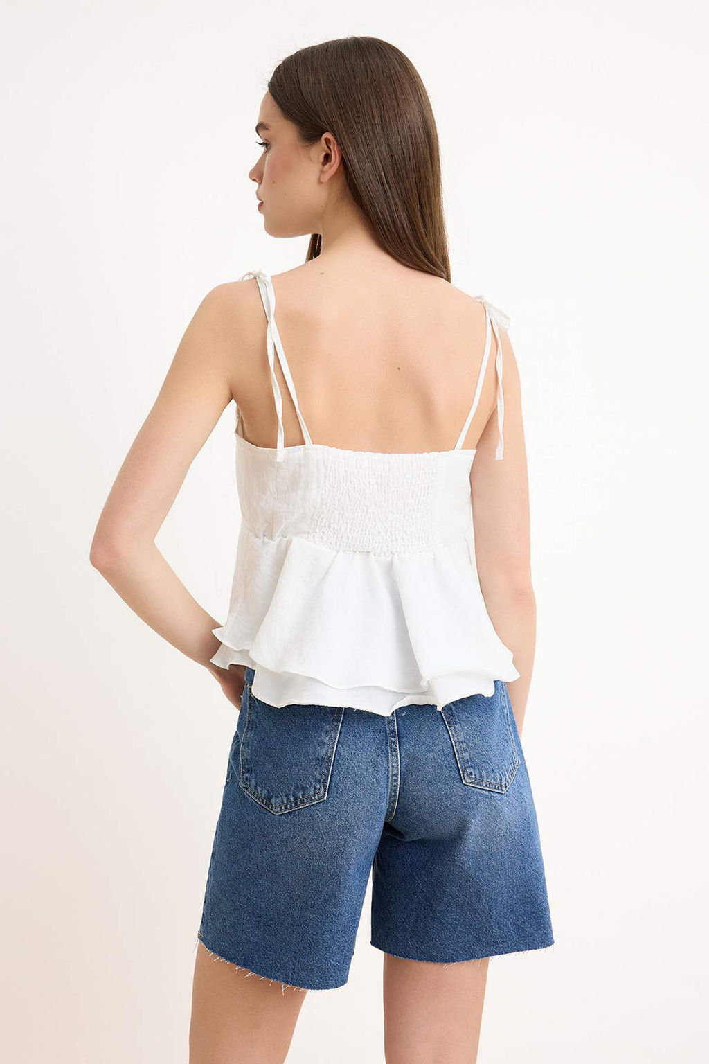 Beyaz Ask?lar? Baglama Detayl? S?rt? Gipeli Dokuma Bluz TWOSS26BZ00413