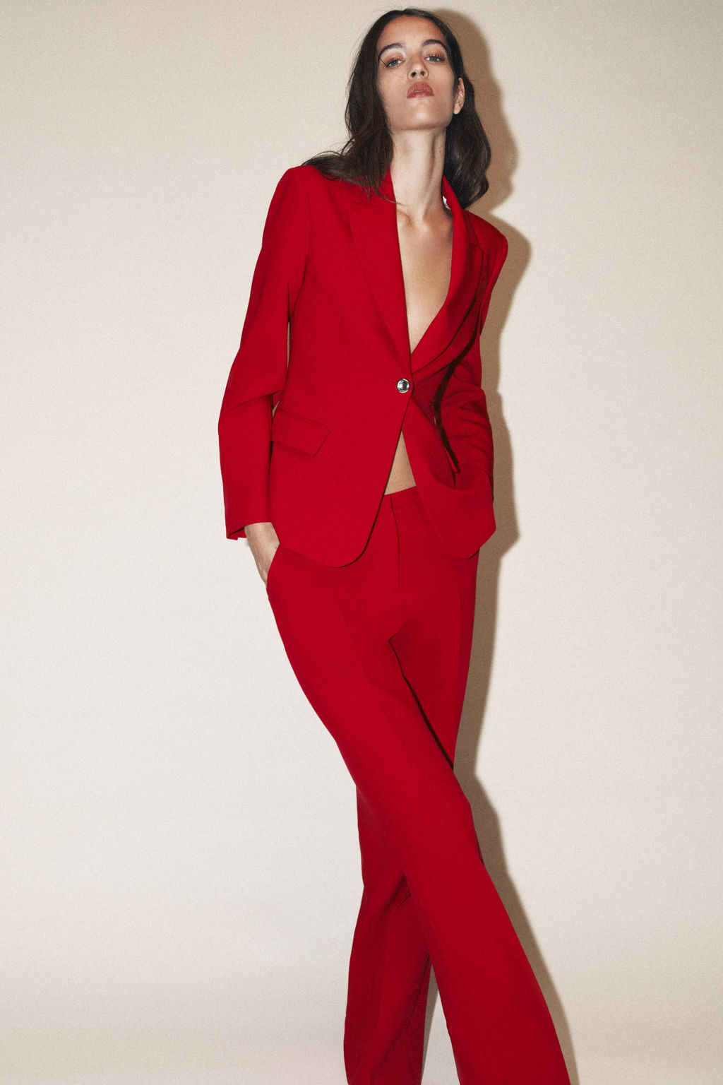 FITTED BLAZER WITH SHOULDER PADS - Zara фото 2