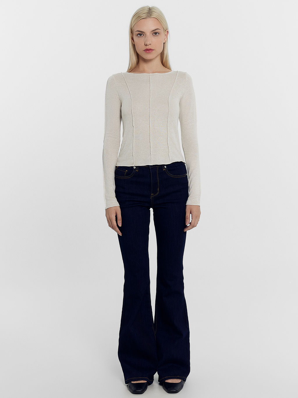 Джемпер женский в светло-бежевом цвете