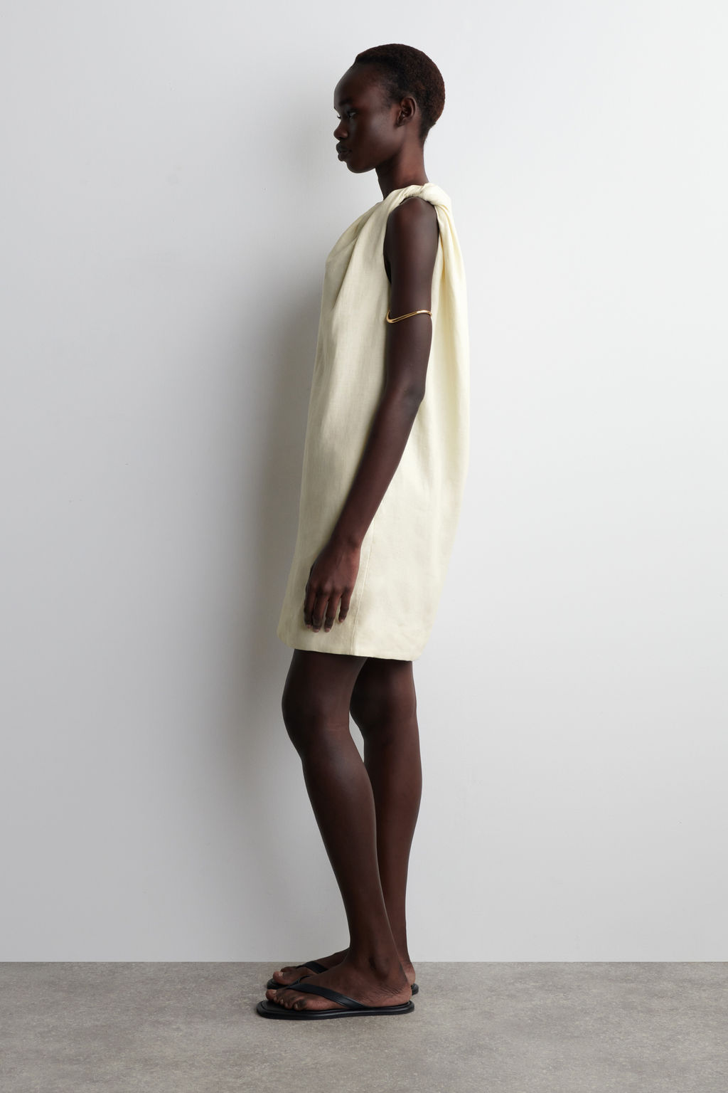 VESTIDO CORTO DE LINO CON DETALLE RETORCIDO - H&m фото 5