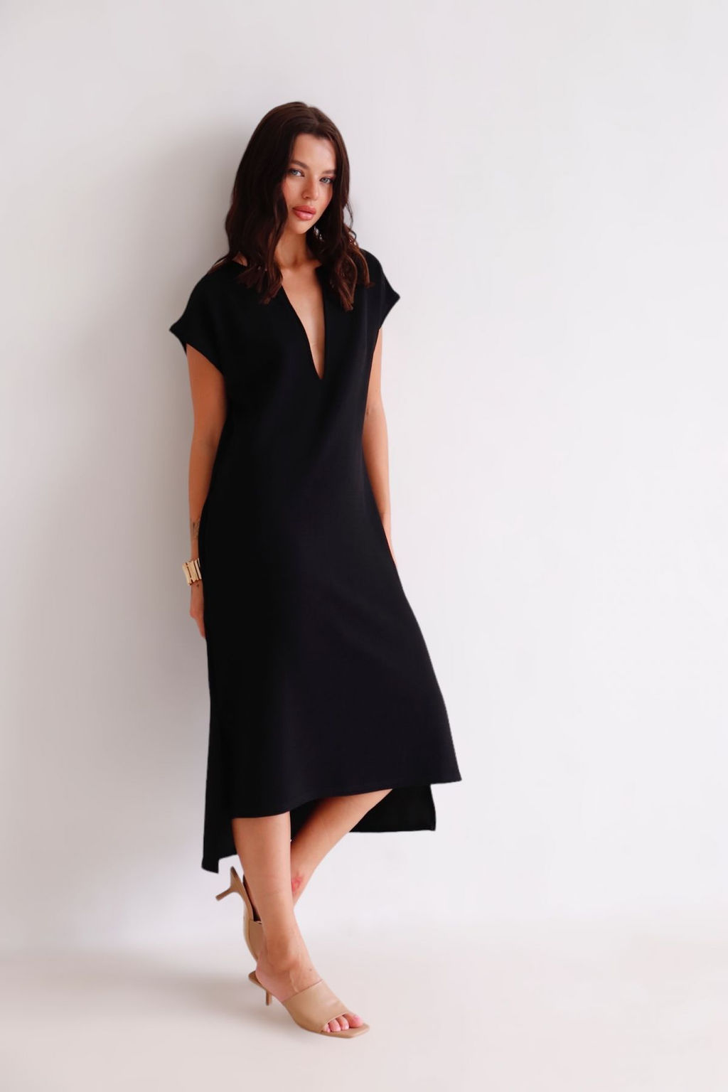 Martichelli Платье чёрное с глубоким вырезом летнее  фото 16