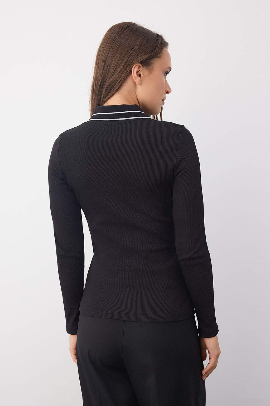 Wardrobe Essentials Siyah Biye Detayl? Dugmeli Slim/Vucuda Oturan Orme Bluz | TWOAW26BZ00010