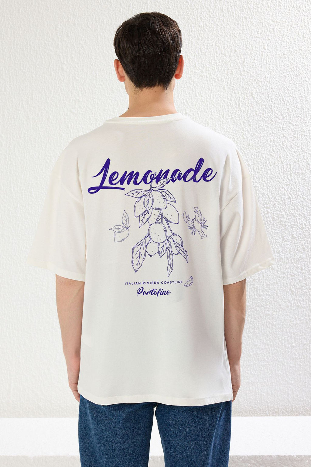 TRENDYOL MAN Beyaz Oversize/Genis Kesim Limon Bask?l? %100 Pamuklu T-Shirt TMNSS23TS00089