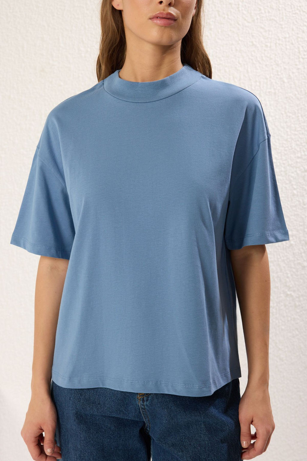 Indigo %100 Kal?n Pamuklu Dik Yaka Truvakar Kol Orme T-Shirt TWOSS24TS00074