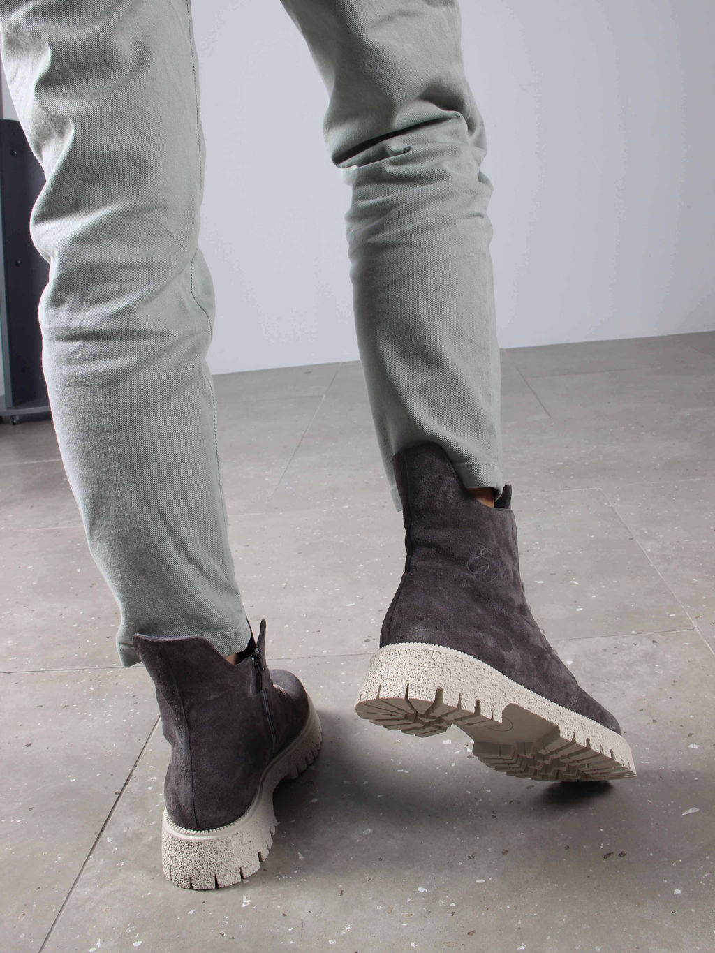 Ботинки 228.V.1541be. Серый замок замша/Байка