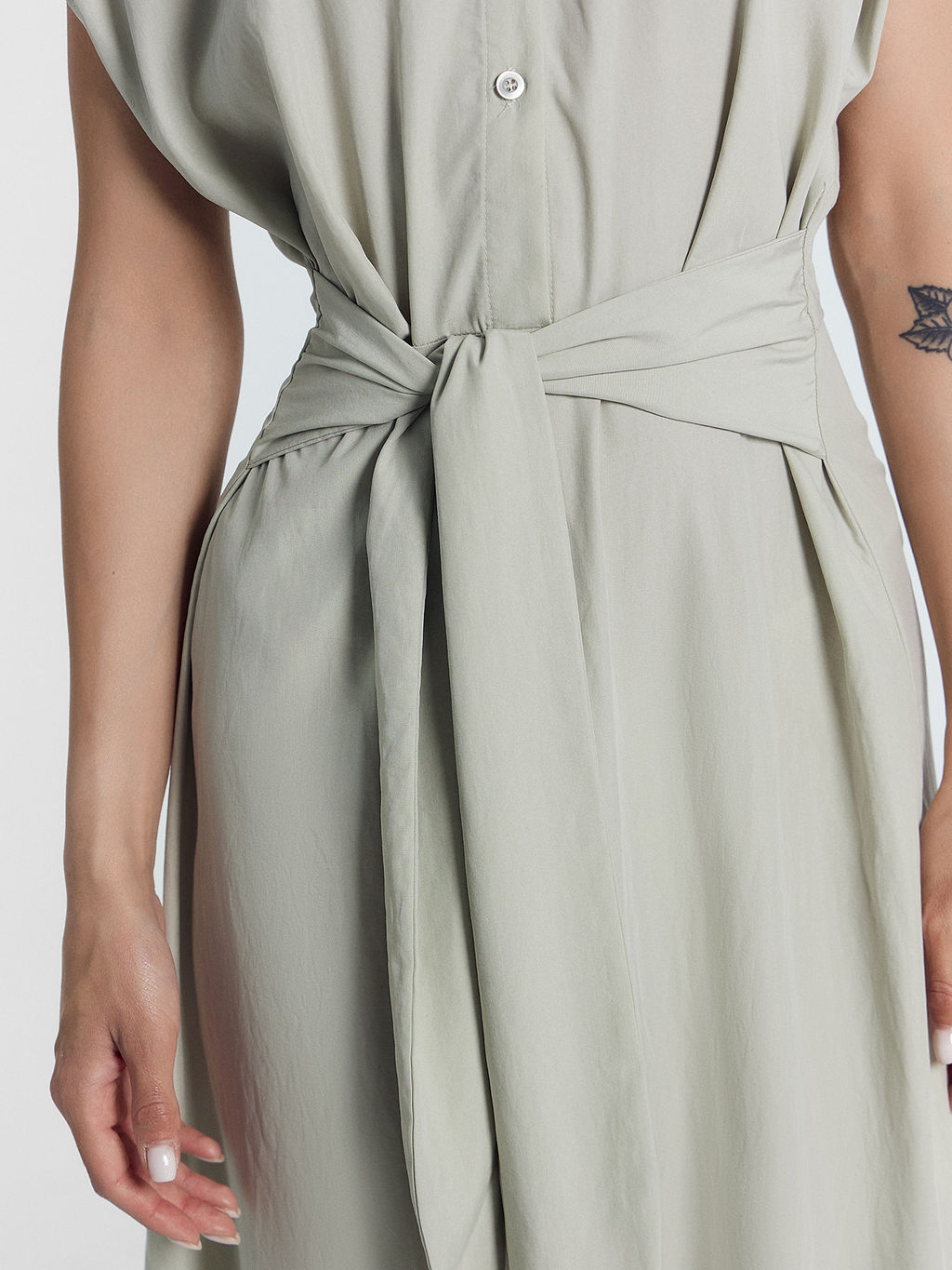 Платье женское в пыльно-зеленом оттенке зеленый минерал 152647