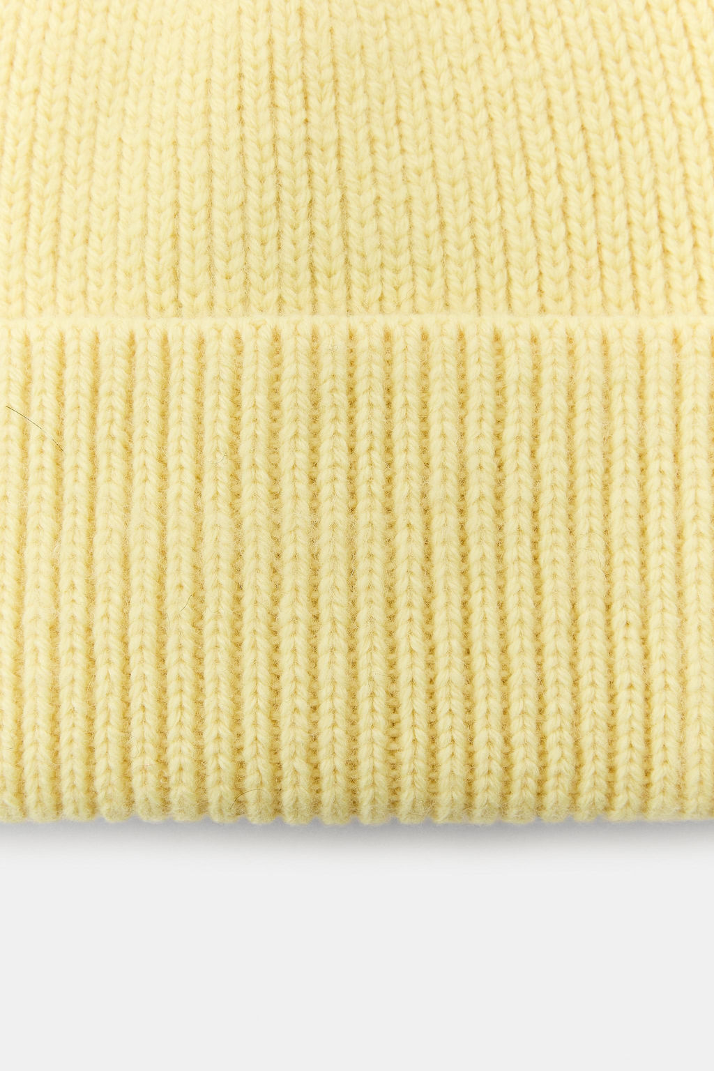 RIBBED KNIT BEANIE