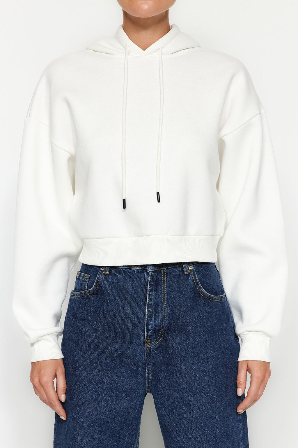 TRENDYOLMILLA Ekru Kal?n Ici Polarl? Kapusonlu Rahat Kesim Crop Basic Orme Sweatshirt TWOAW24SW00105  фото 15