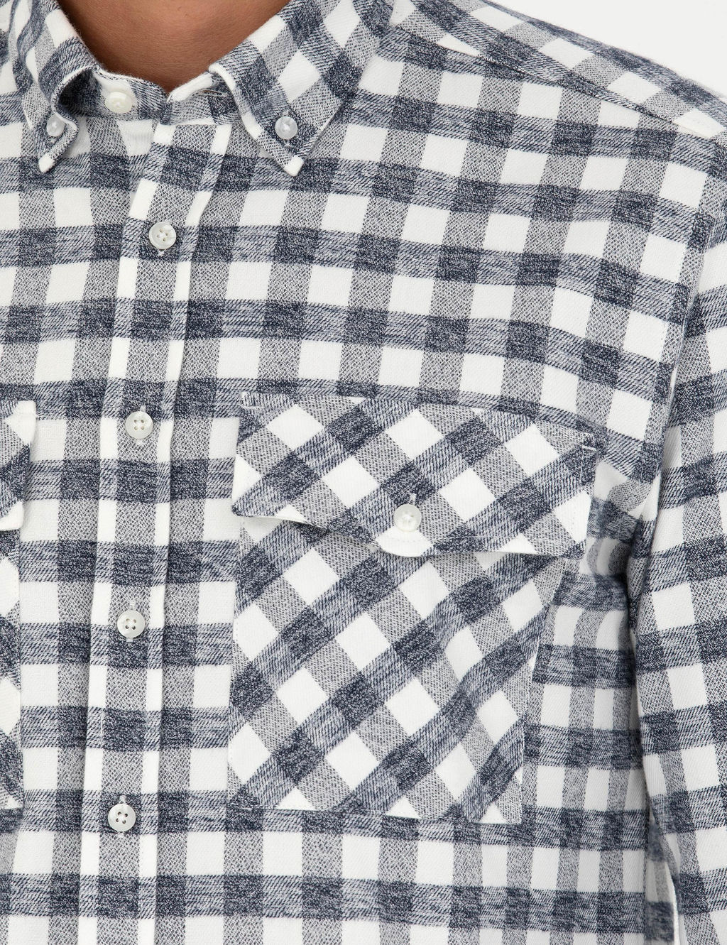 Темно-синяя рубашка классического кроя с длинным рукавом