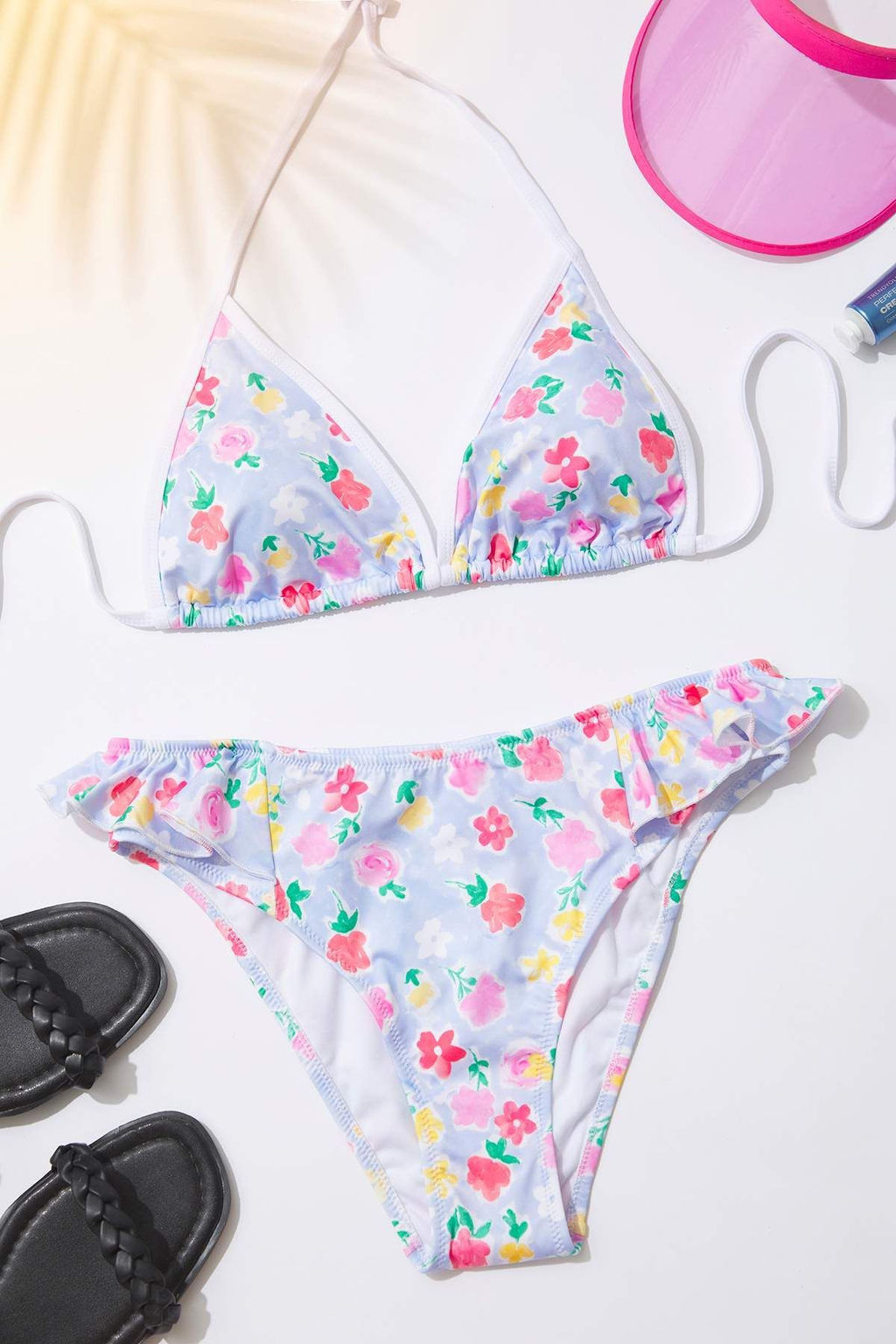 TRENDYOLMILLA Cicek Desenli Ucgen Biyeli Yuksek Bel Regular Pretty Bikini Tak?m? TBESS25BT00042