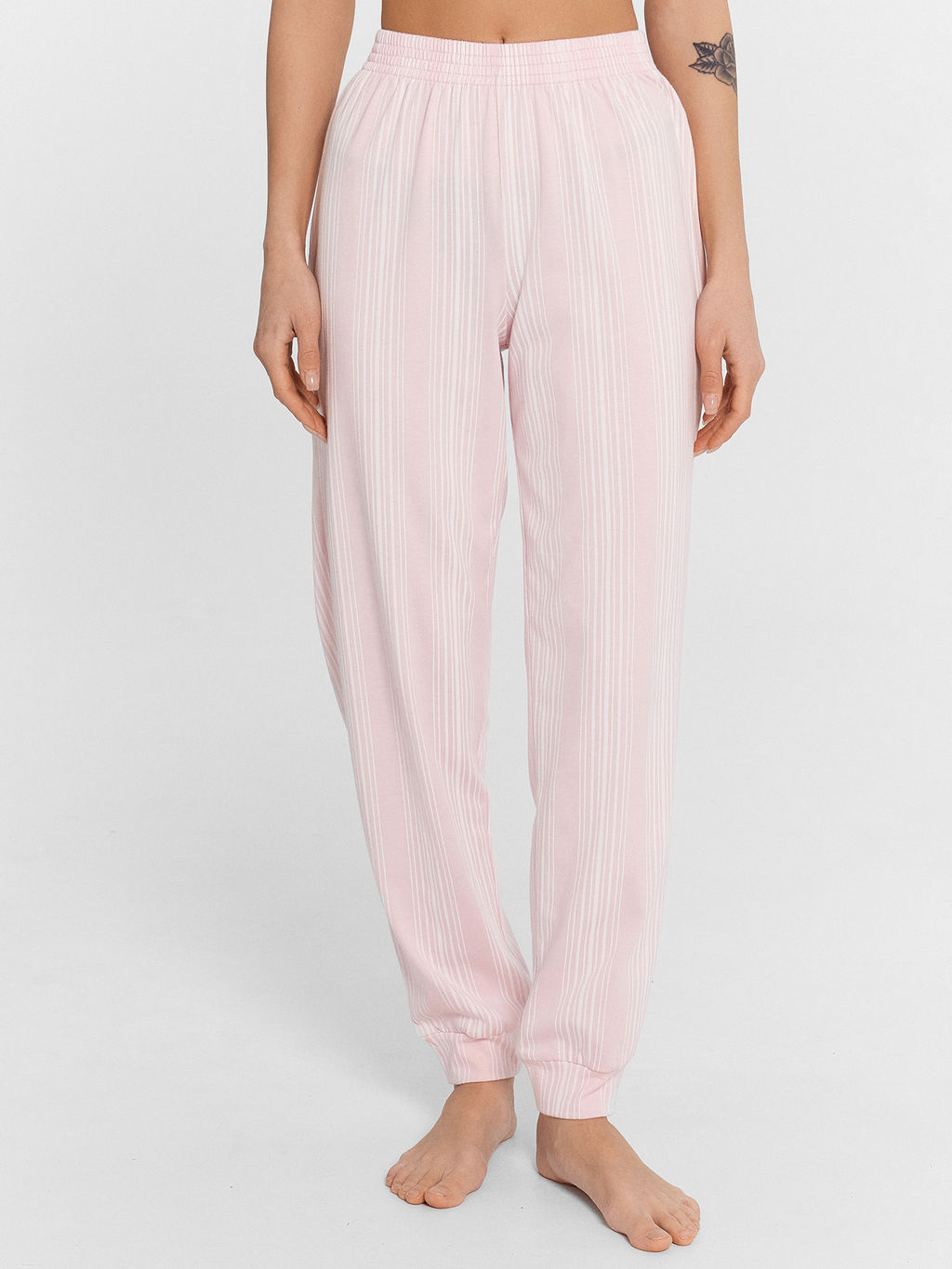 Пижама женская розовая с надписью Sweets for breakfast белый +белая полоска на нежно -розовом 592422 - Mark formelle фото 5