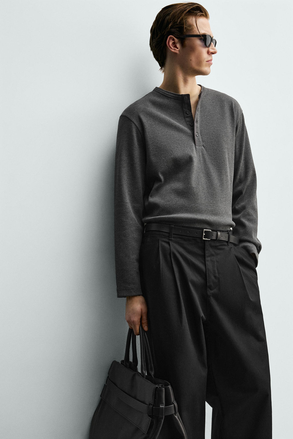 CAMISETA RIB CUELLO PANADERO / Gris oscuro