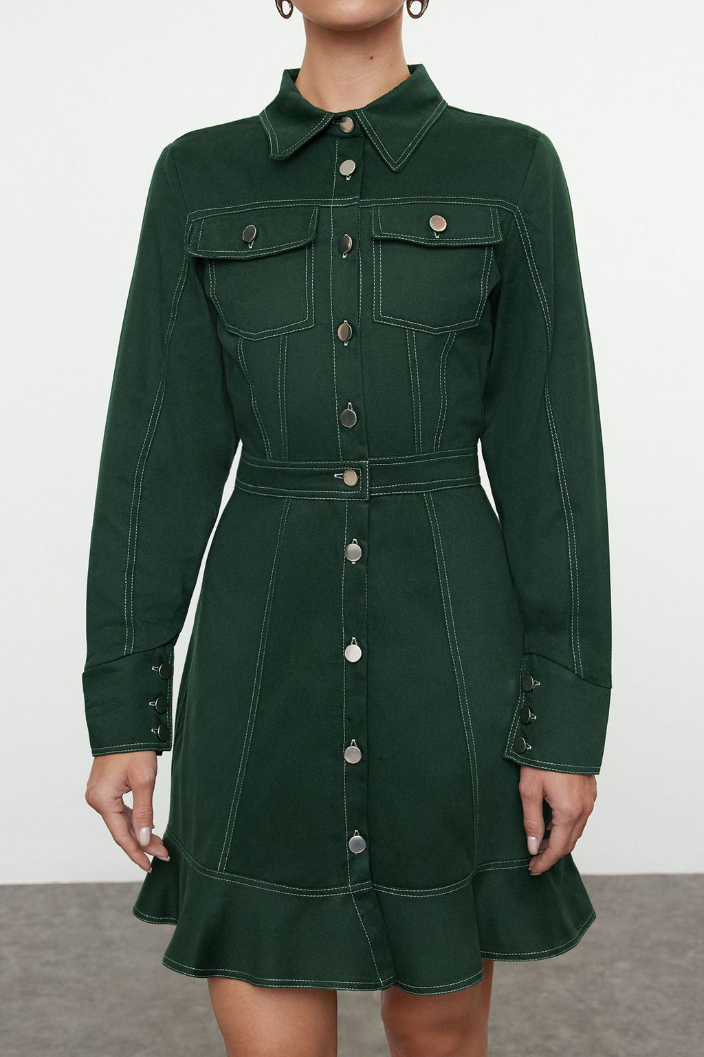 TRENDYOLMILLA Haki Dugme ve Dikis Detayl? Mini Dokuma Gomlek Elbise TWOAW23EL01424 фото 3