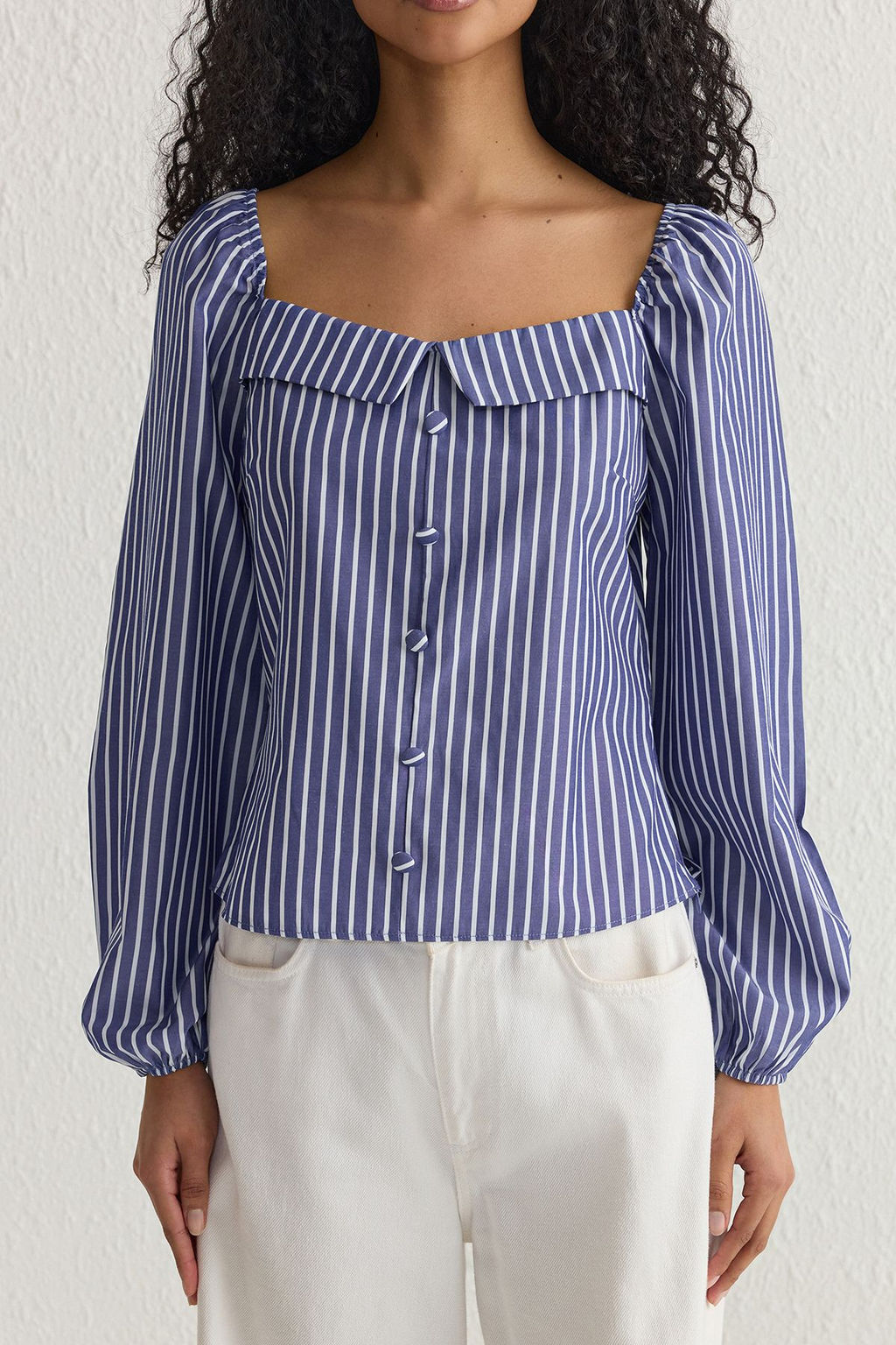 Trendyolmilla Beyaz Omuzlar? Buzgulu Uzun Kol Yaka Detayl? Dokuma Bluz TWOSS25BZ00112