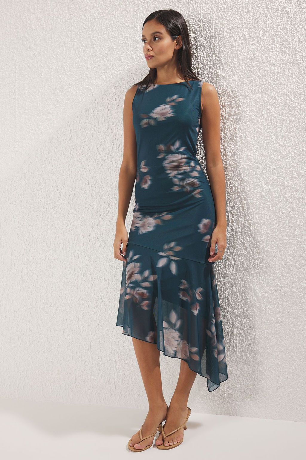 TRENDYOLMILLA Cok Renkli Asimetrik Bodycone/Vucuda Oturan Midi Orme Elbise TWOSS25EL00227 фото 10