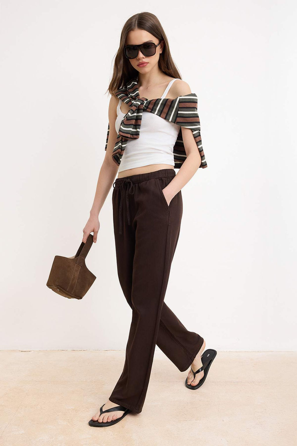 Kahverengi Beli Lastikli Tencel Kar?s?ml? Yuksek Bel Wide Leg Jeans TWOSS26JE00258 - Trendyolmilla фото 2