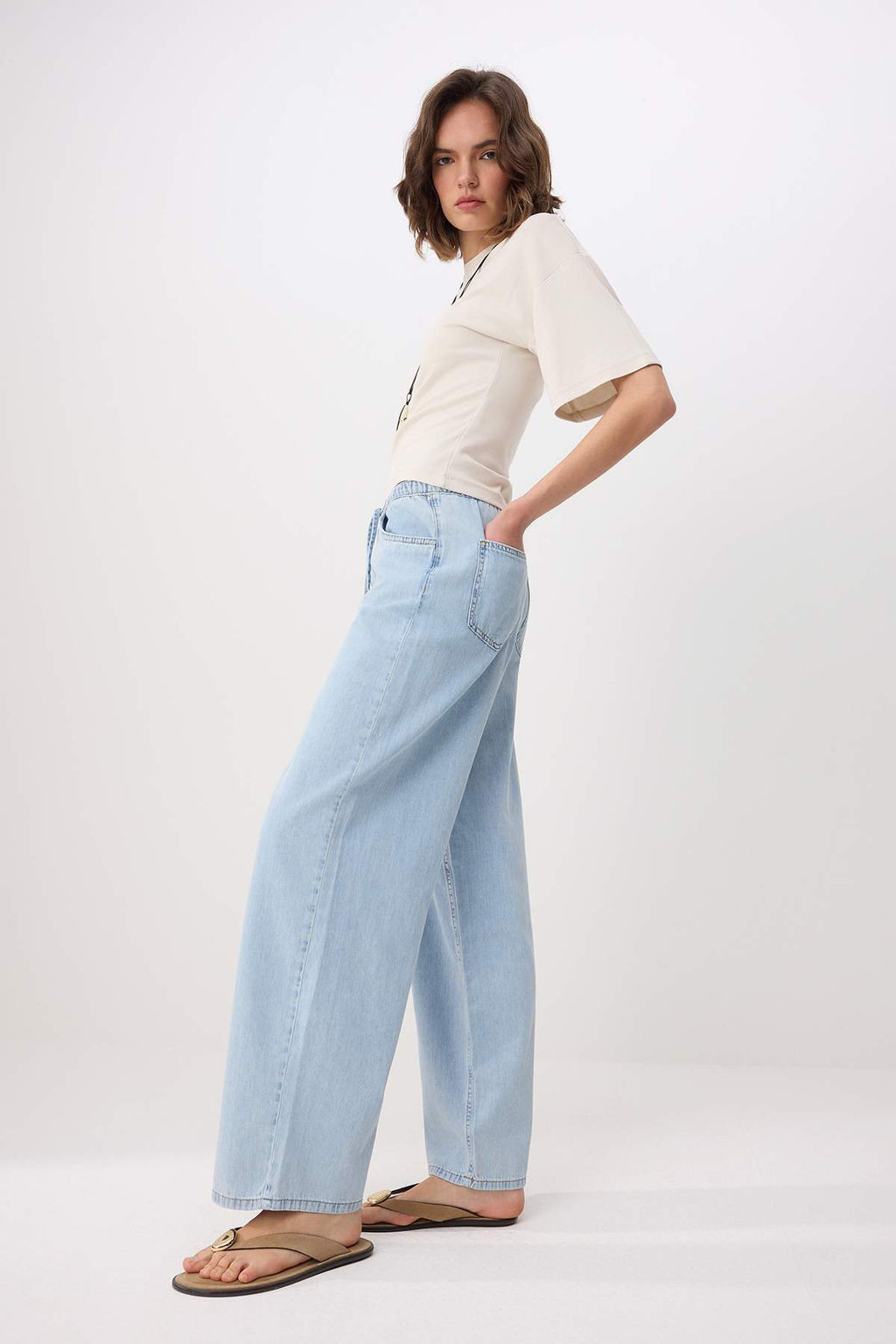 Ac?k Mavi Dokumlu Normal Bel Wide Leg Jeans TWOSS26JE00300 - Trendyolmilla фото 2