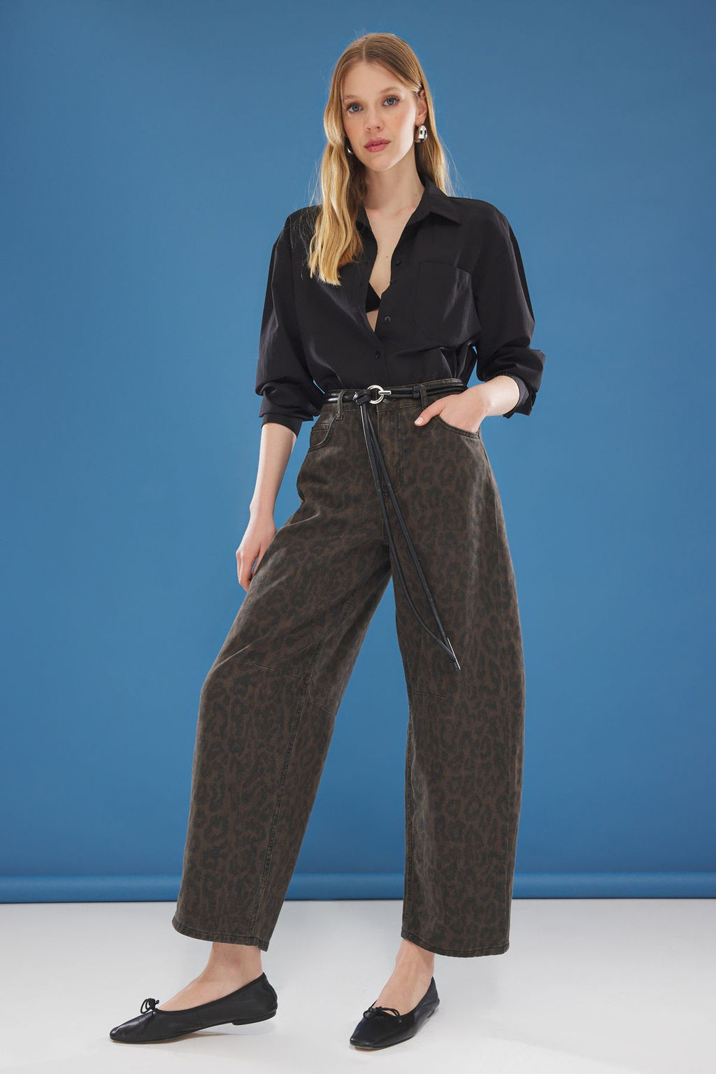 TRENDYOLMILLA Kahverengi Leopar Bask?l? Normal Bel Barrel Jeans TWOSS25JE00205