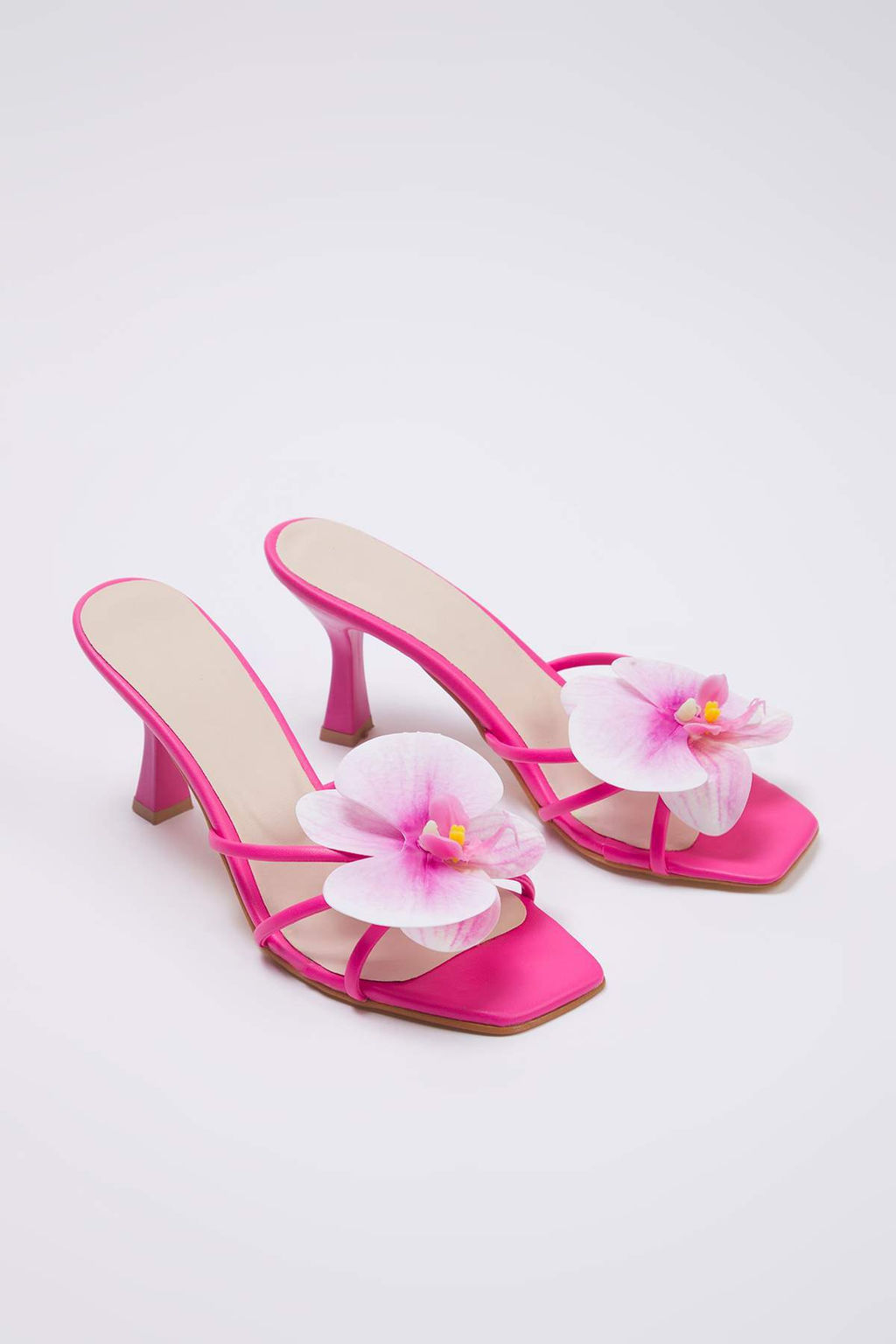Trendyol Shoes Fusya Cicek Detayl? Kare Burun Kad?n Ince Topuklu Terlik TAKSS25TO00106 - Trendyolmilla фото 3