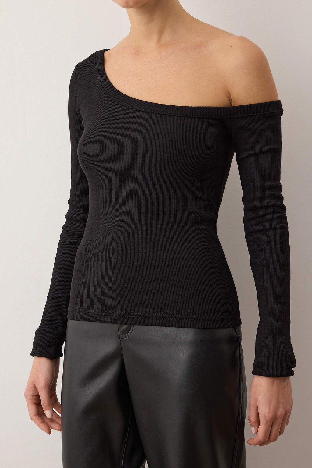 Siyah Fitted/Vucuda Oturan Omzu Ac?k Fitilli Pamuklu Esnek Orme Bluz TWOAW23BZ00475